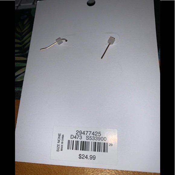 LOFT Flower Earrings - Picture 3 of 3